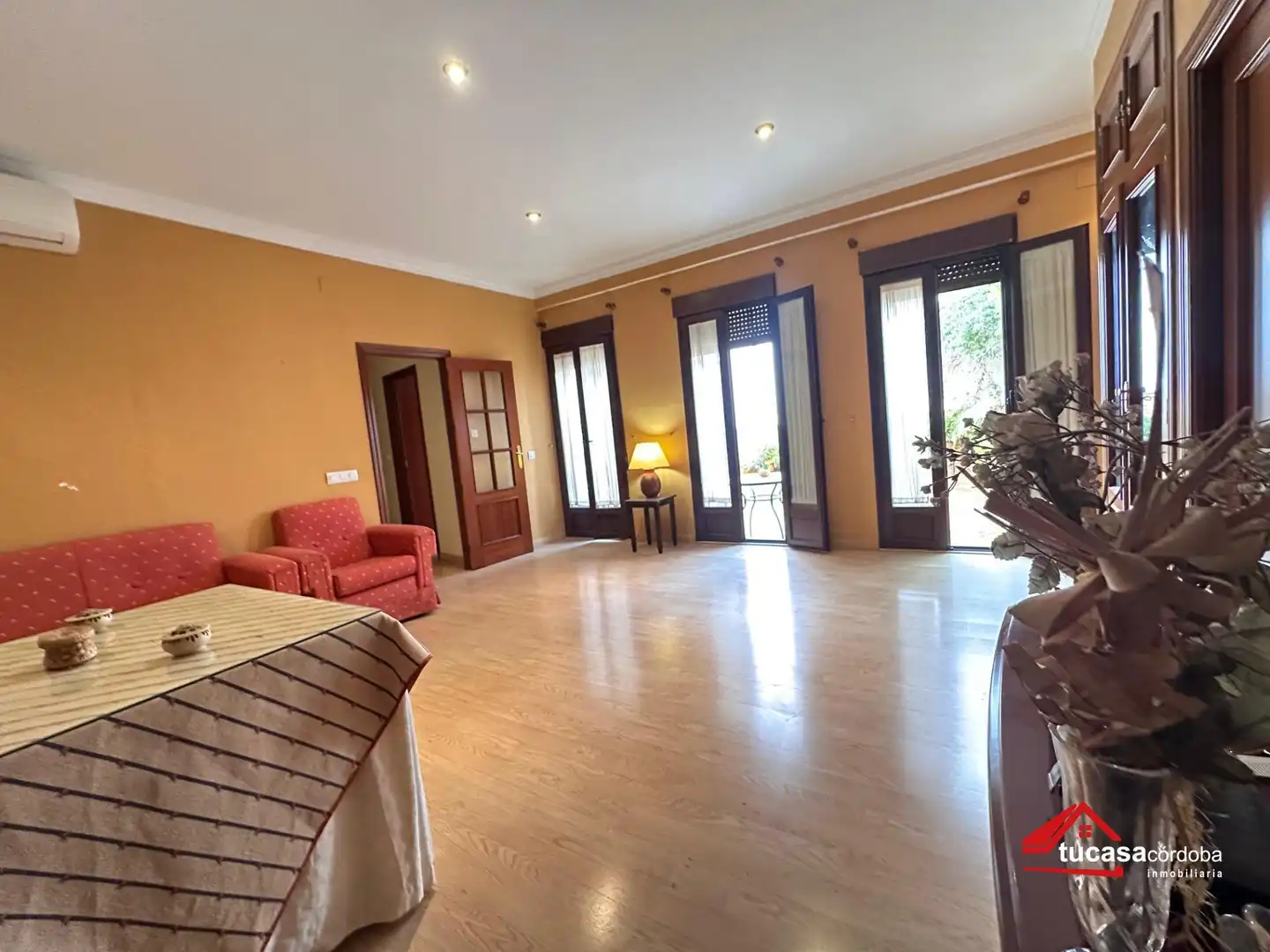 Sala de estar de Planta baja en venta en Córdoba con Parquet y Terraza