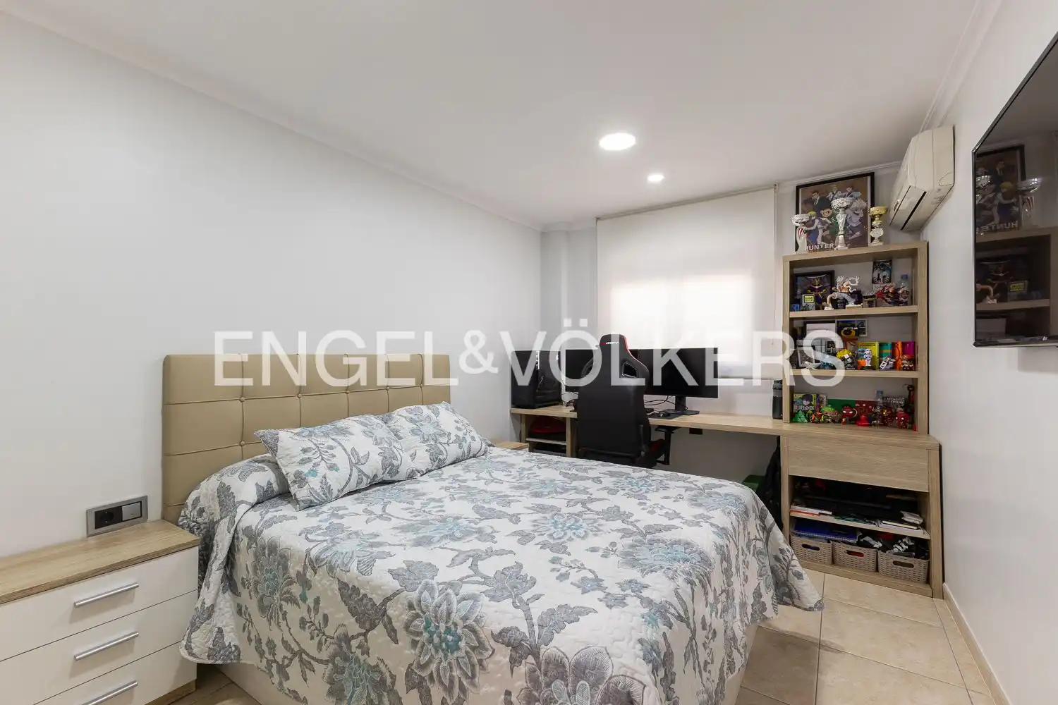 Bedroom of Houses for sale in La Pobla de Vallbona  with Air Conditioner, Heating and Terrace