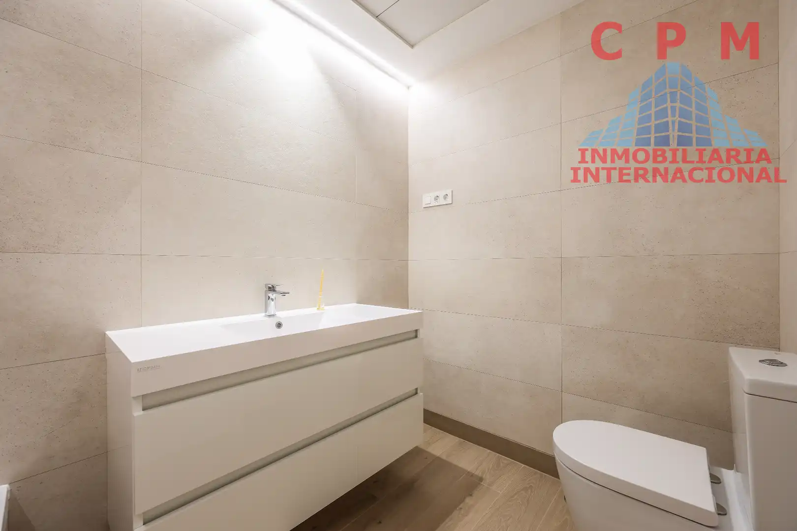 Bathroom of Flat for rent in Pozuelo de Alarcón  with Air Conditioner, Heating and Parquet flooring
