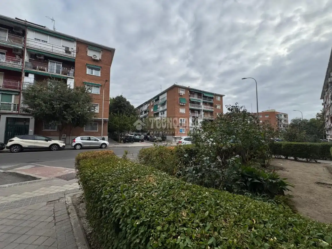 Vista exterior de Pis en venda en Madrid amb Aire condicionat