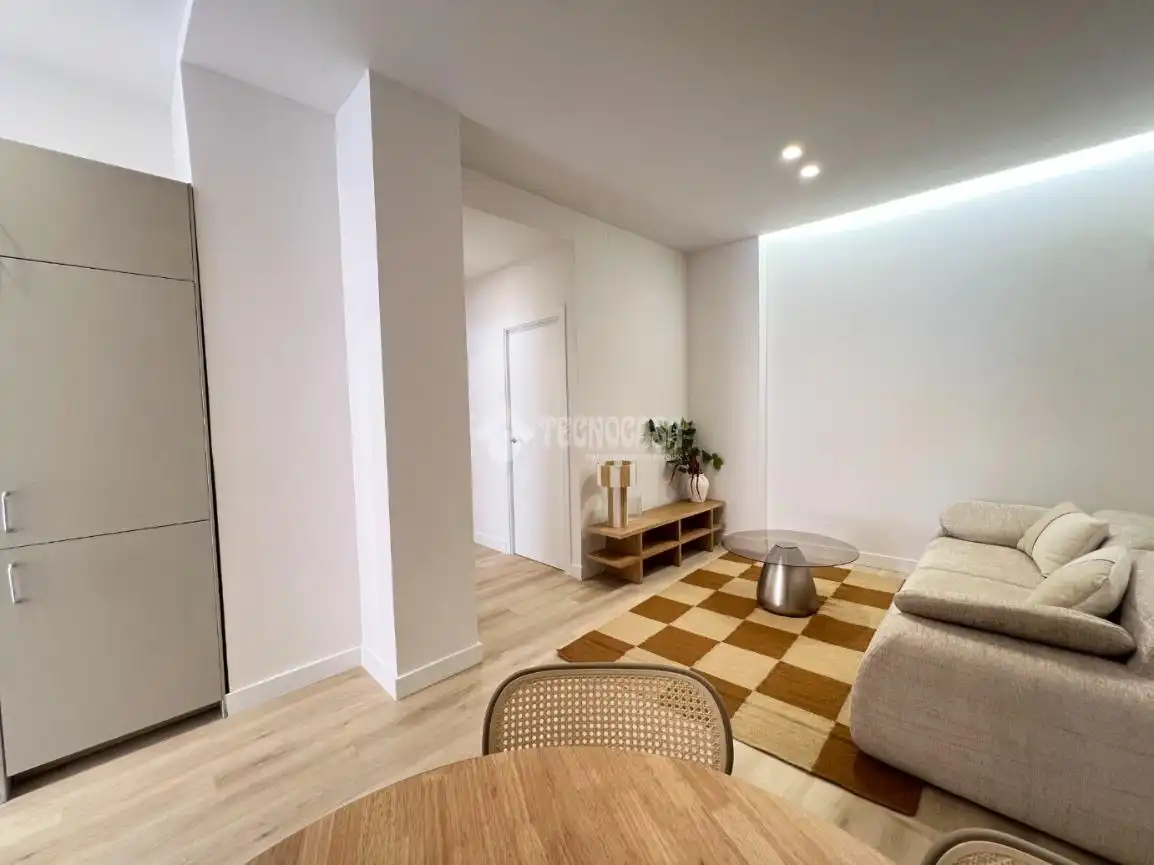 Sala d'estar de Pis en venda en Madrid amb Aire condicionat
