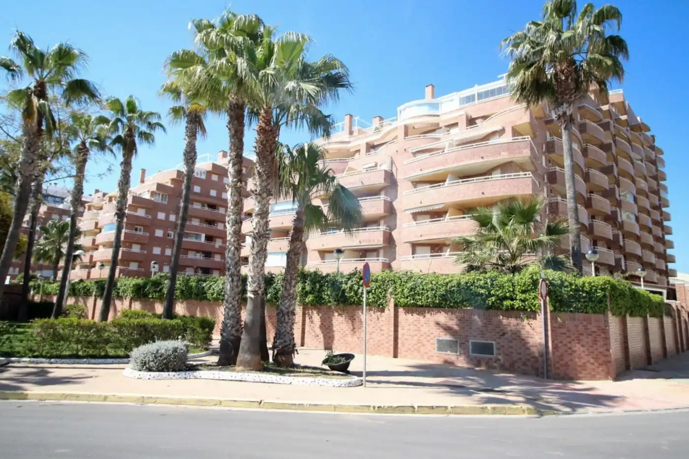Vista exterior de Apartament en venda en Oropesa del Mar / Orpesa amb Terrassa, Moblat i Piscina comunitària