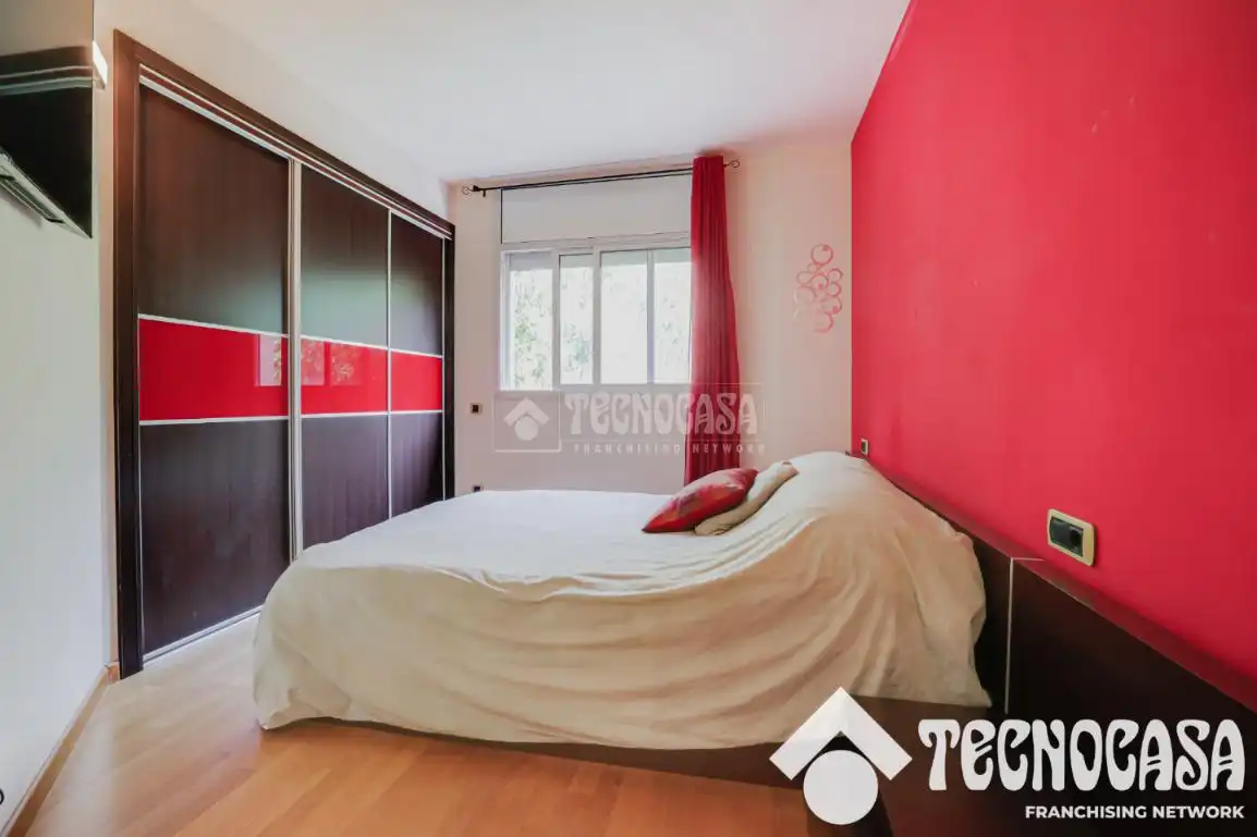 Schlafzimmer von Wohnung zum Verkauf in Barcelona mit Klimaanlage, Abstellraum und Balkon