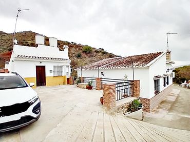 Casa rústica con jardín en venta en Álora