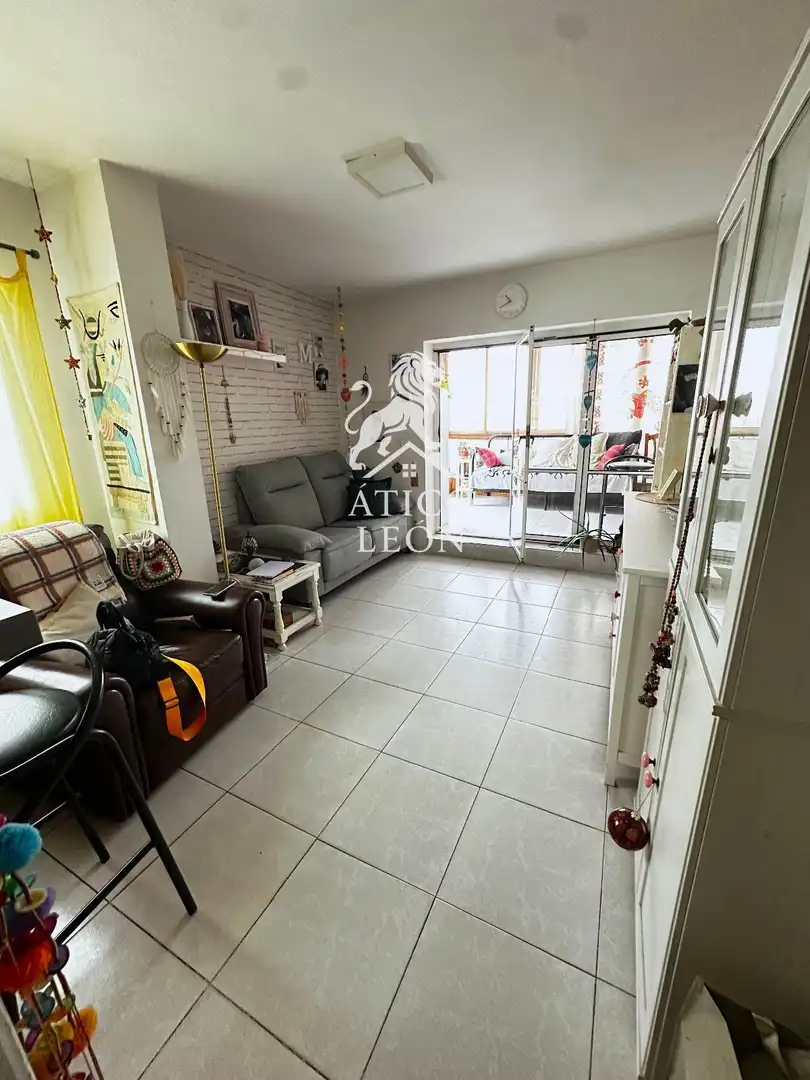 Sala d'estar de Àtic en venda en San Andrés del Rabanedo amb Calefacció, Terrassa i Traster