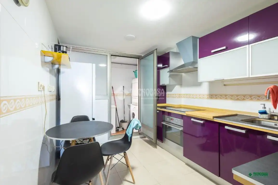 Cocina de Piso en venta en Almería con Terraza, Trastero y Piscina comunitaria