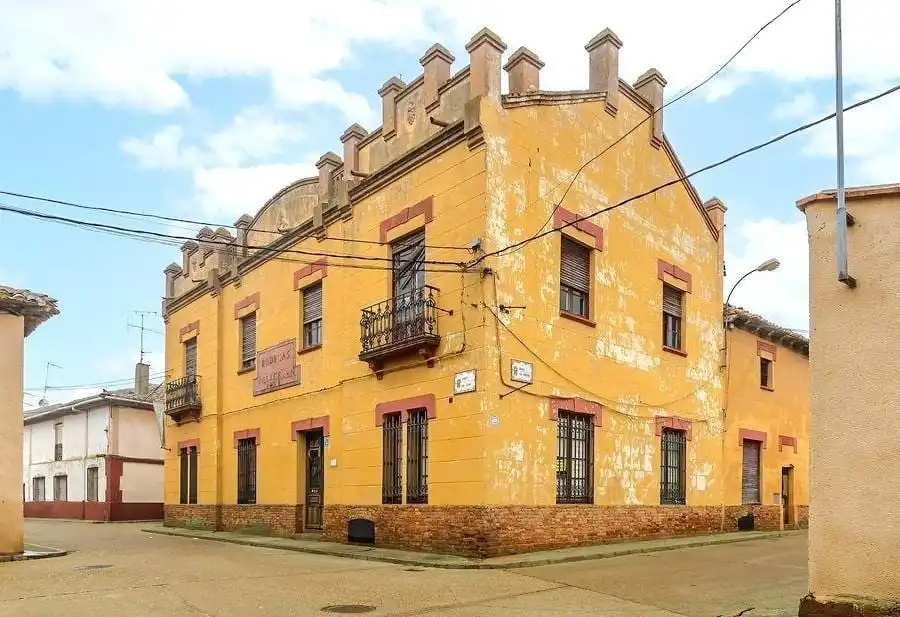 Vista exterior de Local en venda en Gordoncillo amb Parquet
