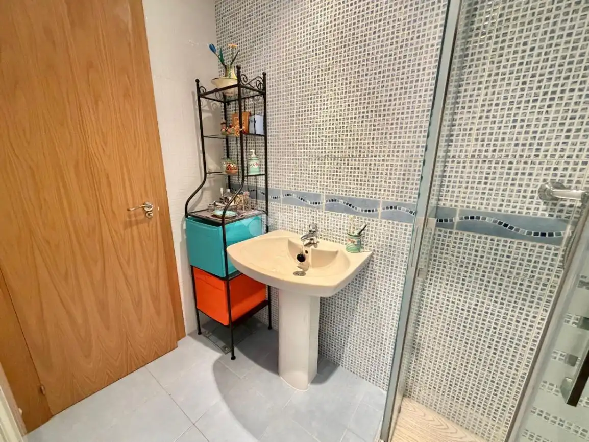 Bathroom of Flat for sale in Palencia  with Heating, Terrace and Storage room