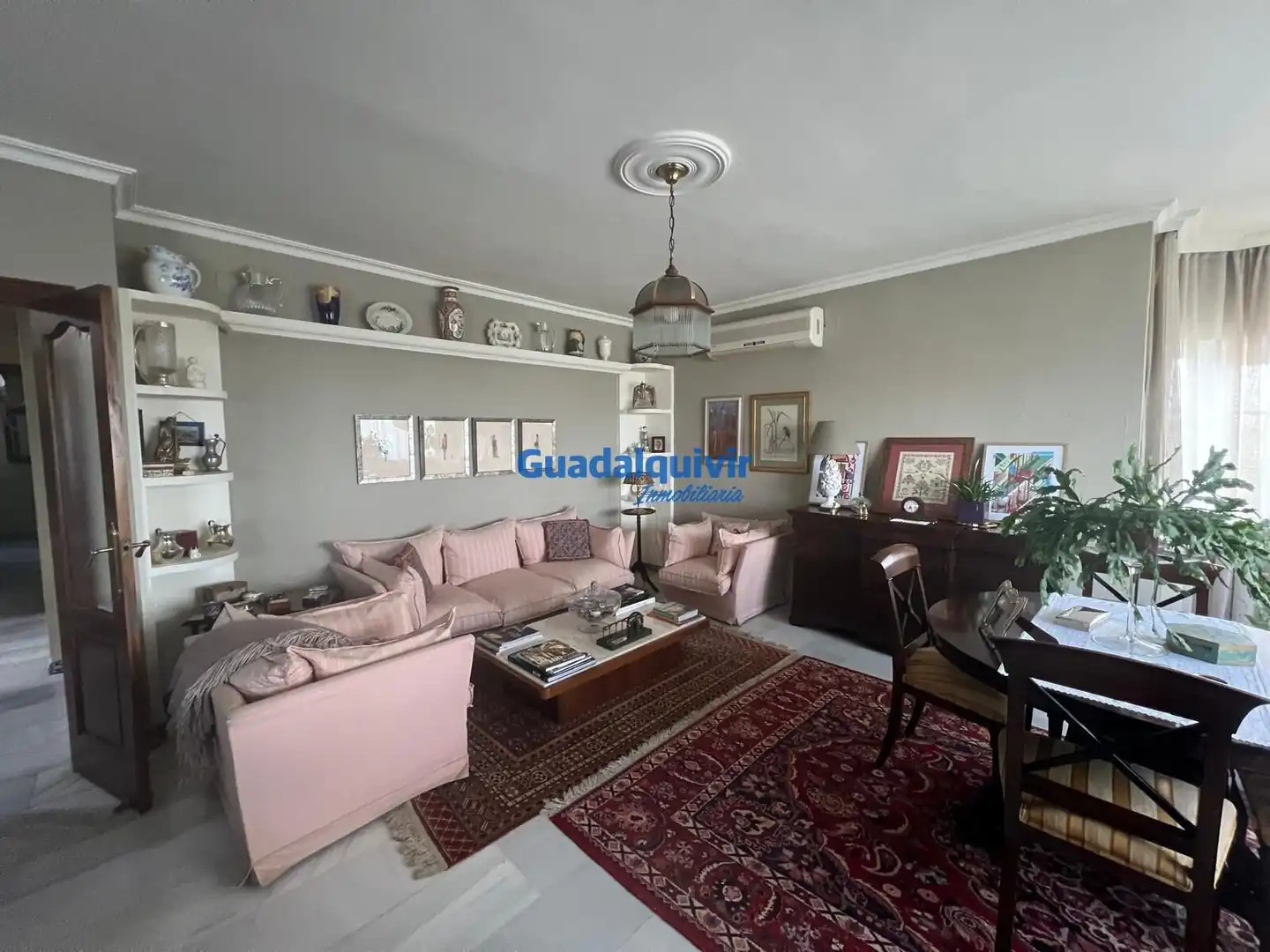 Sala d'estar de Casa o xalet en venda en Dos Hermanas amb Aire condicionat, Jardí privat i Terrassa