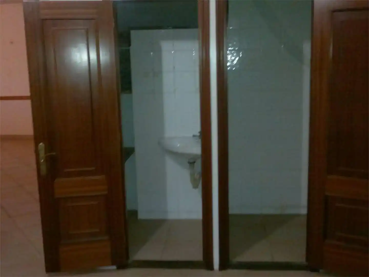Baño de Local de alquiler en A Guarda   con Aire acondicionado