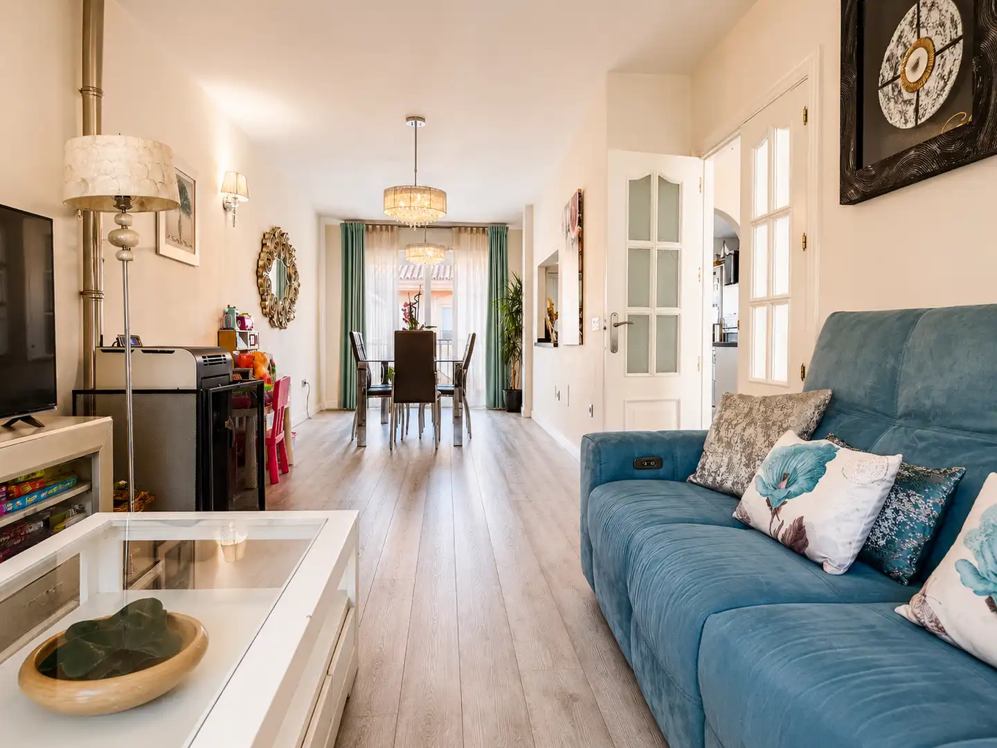Sala de estar de Casa o chalet en venta en Alhaurín de la Torre con Aire acondicionado, Calefacción y Jardín privado