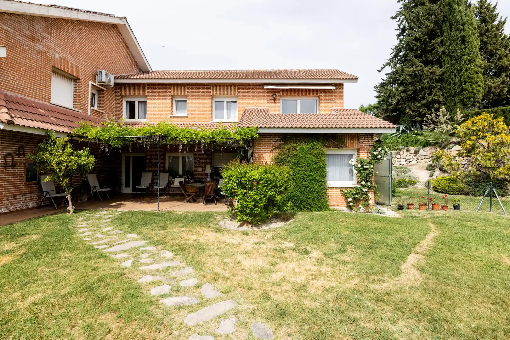 Exterior view of Houses for sale in Algete  with Air Conditioner, Private garden and Terrace