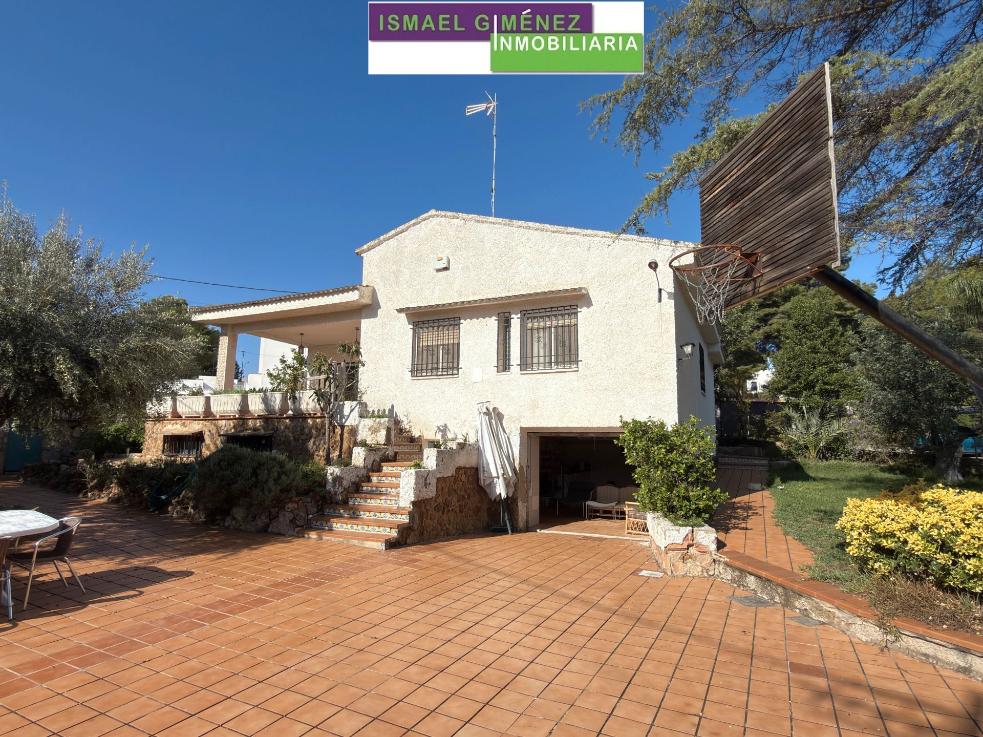 Vista exterior de Casa o xalet en venda en Náquera amb Jardí privat, Terrassa i Piscina