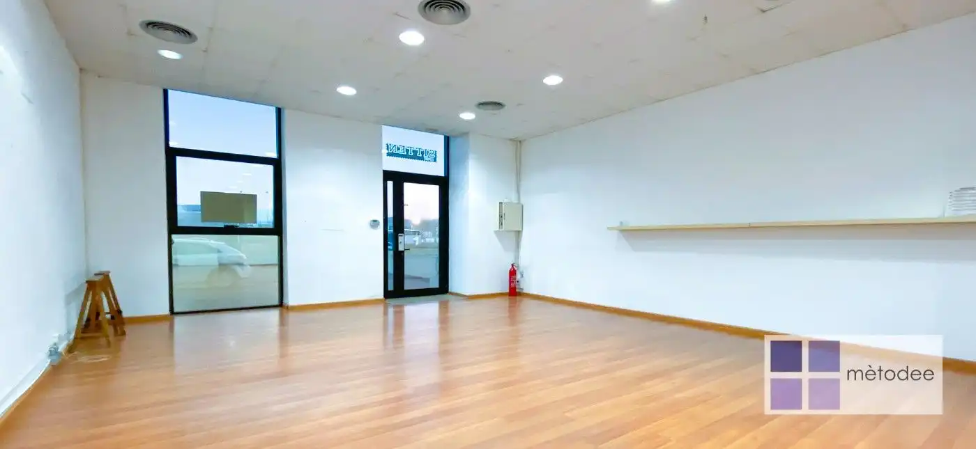 Office space with lift to rent in Carrer de la Bobinadora, imagen 8