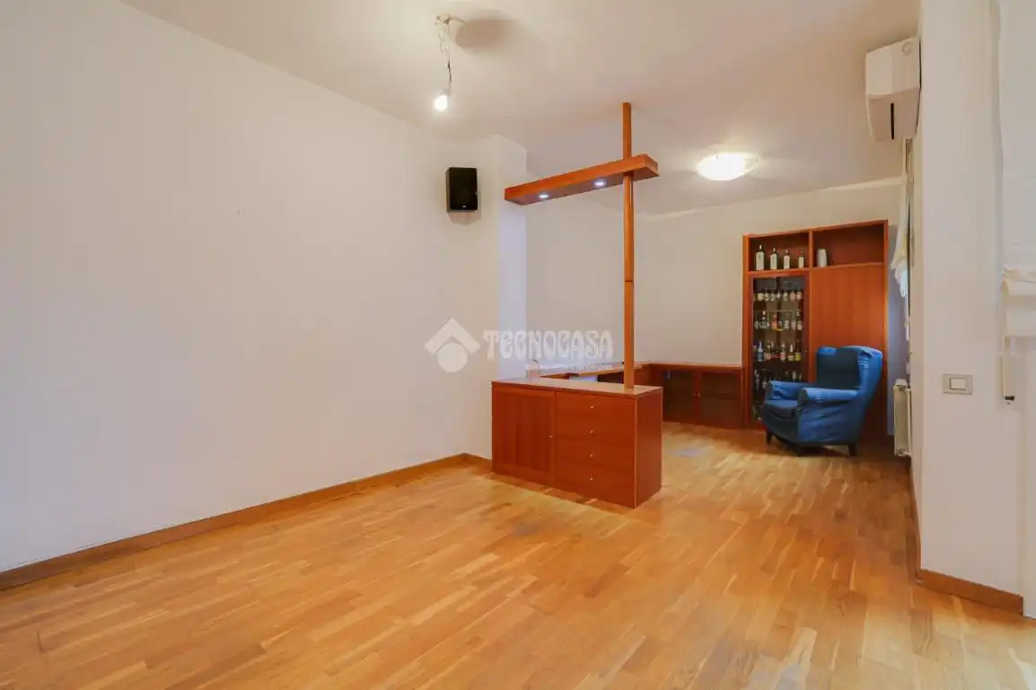 Piso en venta en Barcelona con Calefacción y Balcón
