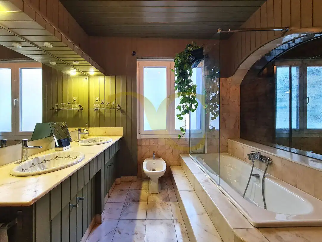 Bathroom of Flat for sale in Gijón   with Heating and Terrace