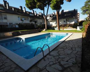 Piscina de Casa o xalet en venda en Cerdanyola del Vallès