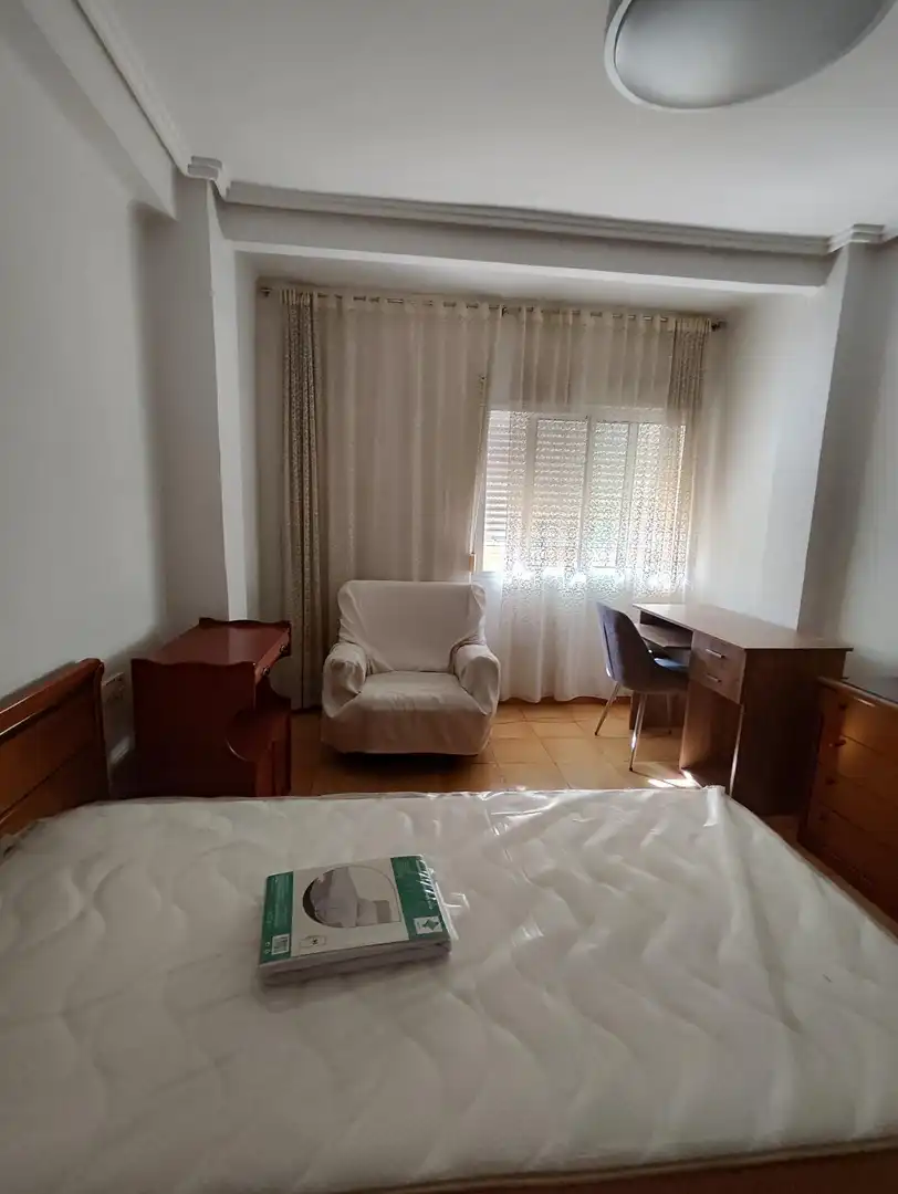 Schlafzimmer von Wohnung zur Miete in Valencia mit Klimaanlage, Heizung und Möbliert