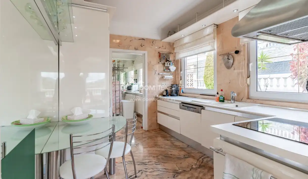 Cocina de Casa o chalet en venta en Arona con Terraza, Piscina y Amueblado