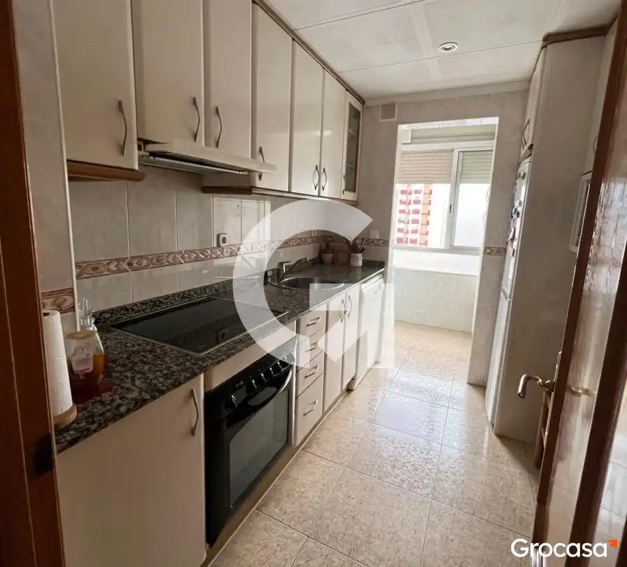 Cocina de Piso en venta en Cornellà de Llobregat con Aire acondicionado, Amueblado y Horno