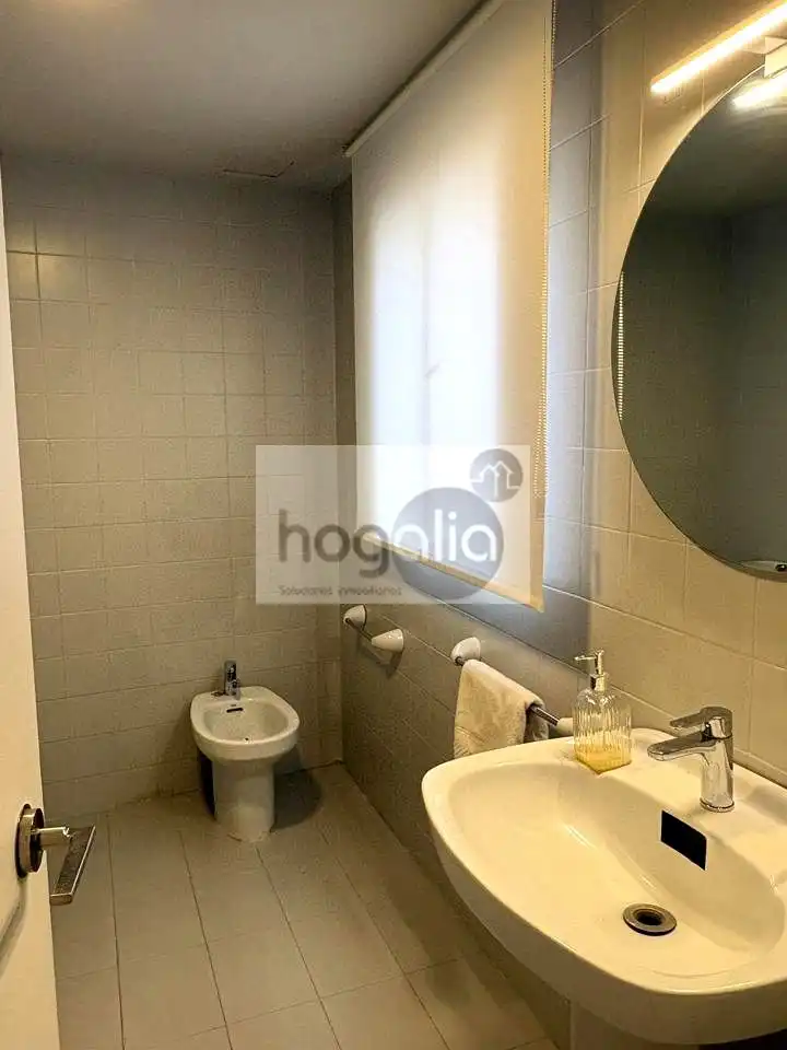 Bathroom of Flat for rent in Sevilla  with Air Conditioner, Furnished and Balcony