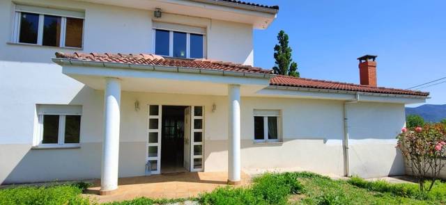 Casa-chalet en Venta en Boñar