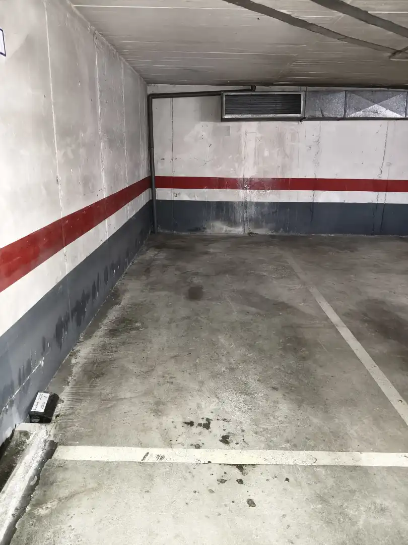 Parkplatz von Maisonette zum Verkauf in Barcelona mit Klimaanlage, Heizung und Parkett