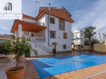 Chalet con balcón en venta en Villa de Otura