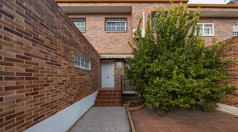 Foto 5 de Casa adosada en venta en Pintores - Ferial, Parla