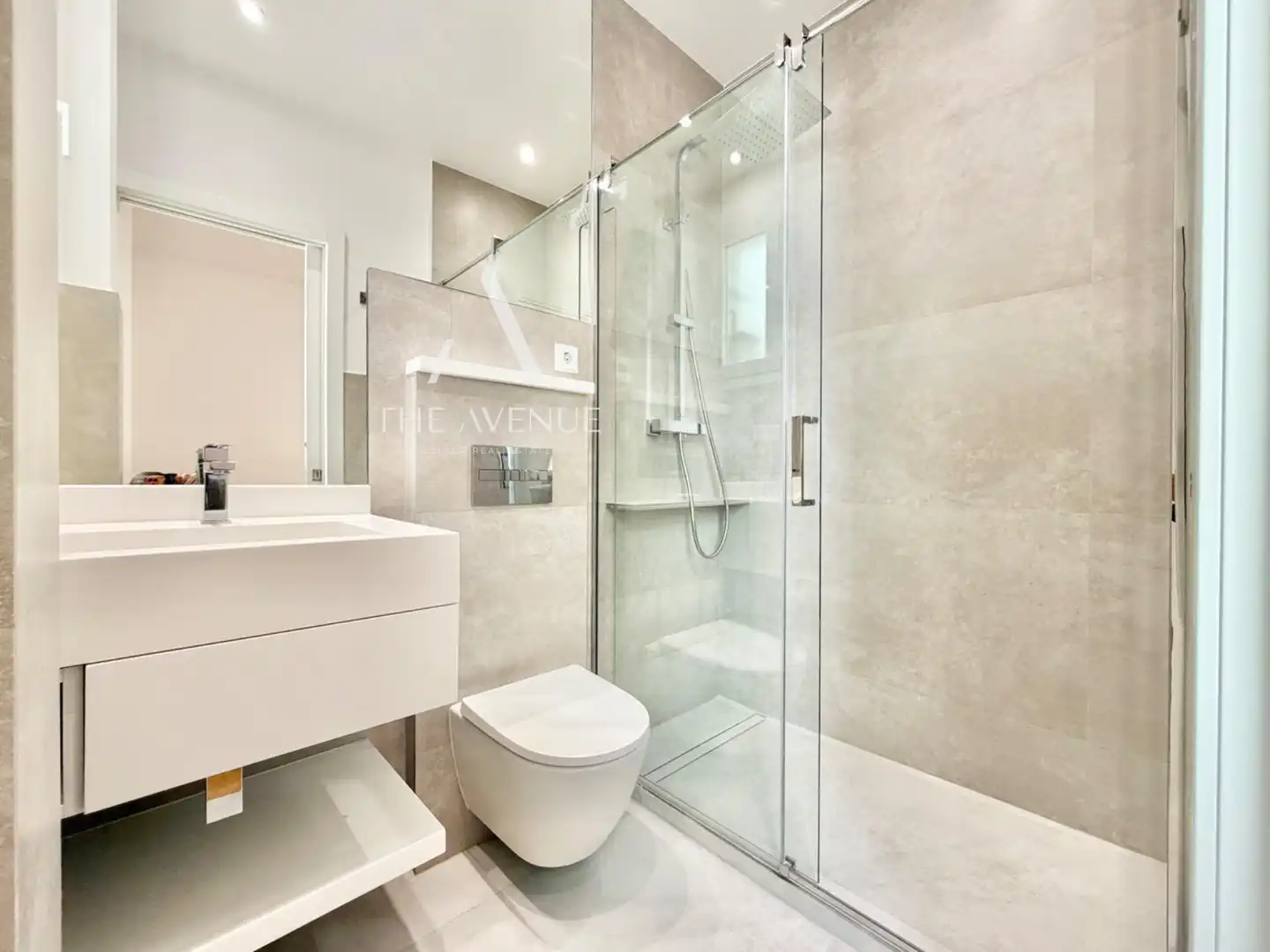 Bathroom of Apartments for sale in Madrid  with Heating