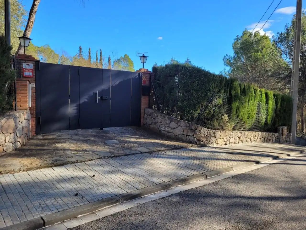 Vista exterior de Casa o xalet en venda en Vacarisses amb Aire condicionat, Jardí privat i Piscina