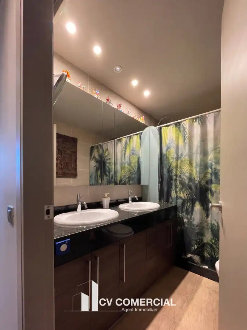 Baño de Ático en venta en Tiana con Aire acondicionado, Calefacción y Parquet