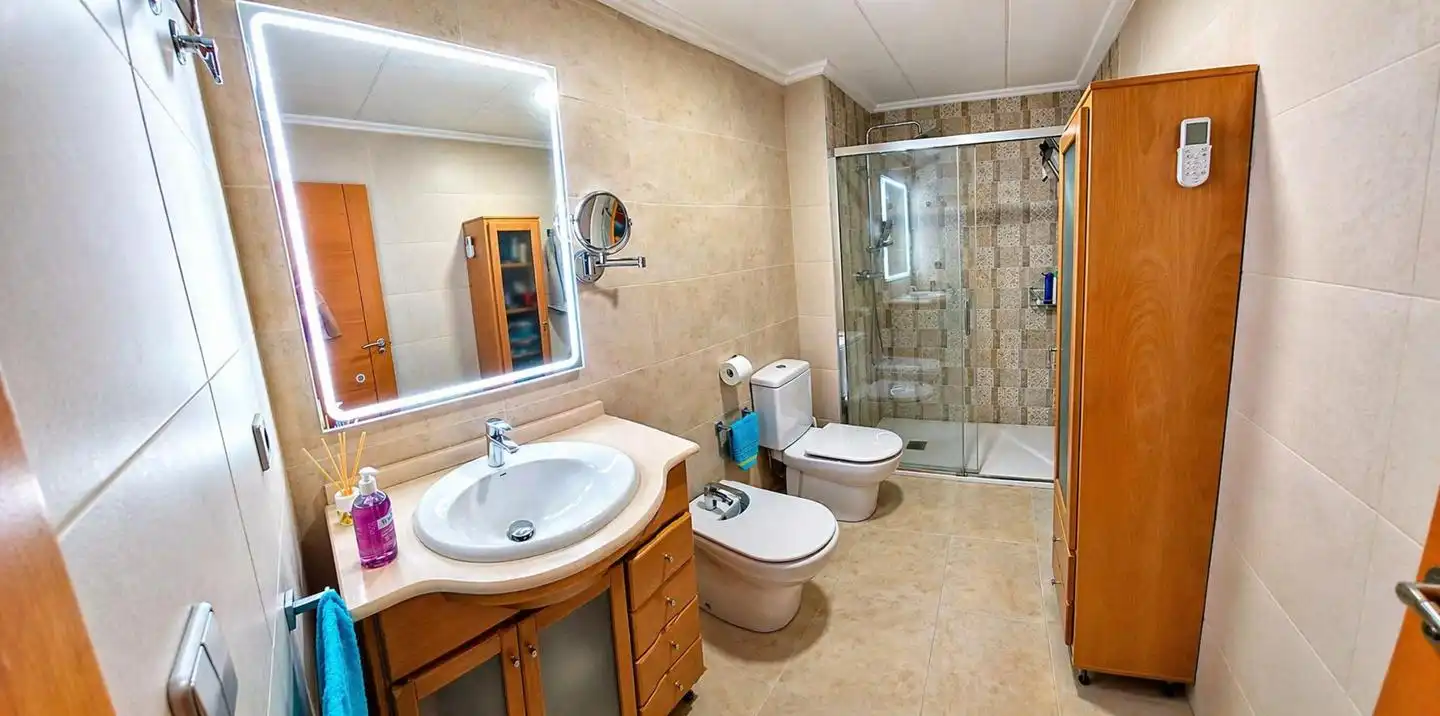 Baño de Piso en venta en Elche / Elx con Aire acondicionado y Trastero