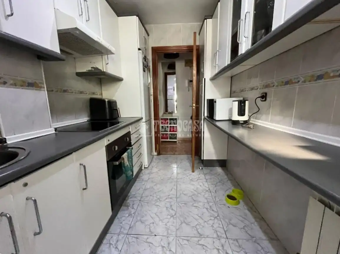 Cocina de Piso en venta en Alcalá de Henares con Calefacción y Balcón