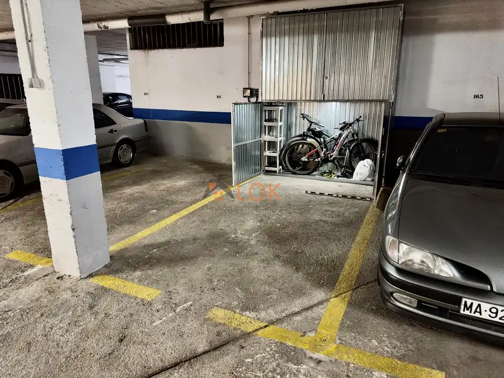 Aparcament de Pis en venda en Málaga amb Aire condicionat, Jardí privat i Terrassa
