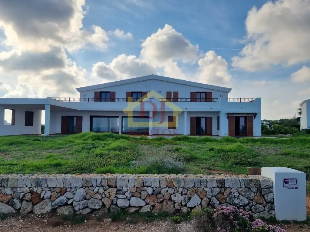 Vista exterior de Casa o xalet en venda en Ciutadella de Menorca amb Jardí privat, Terrassa i Piscina