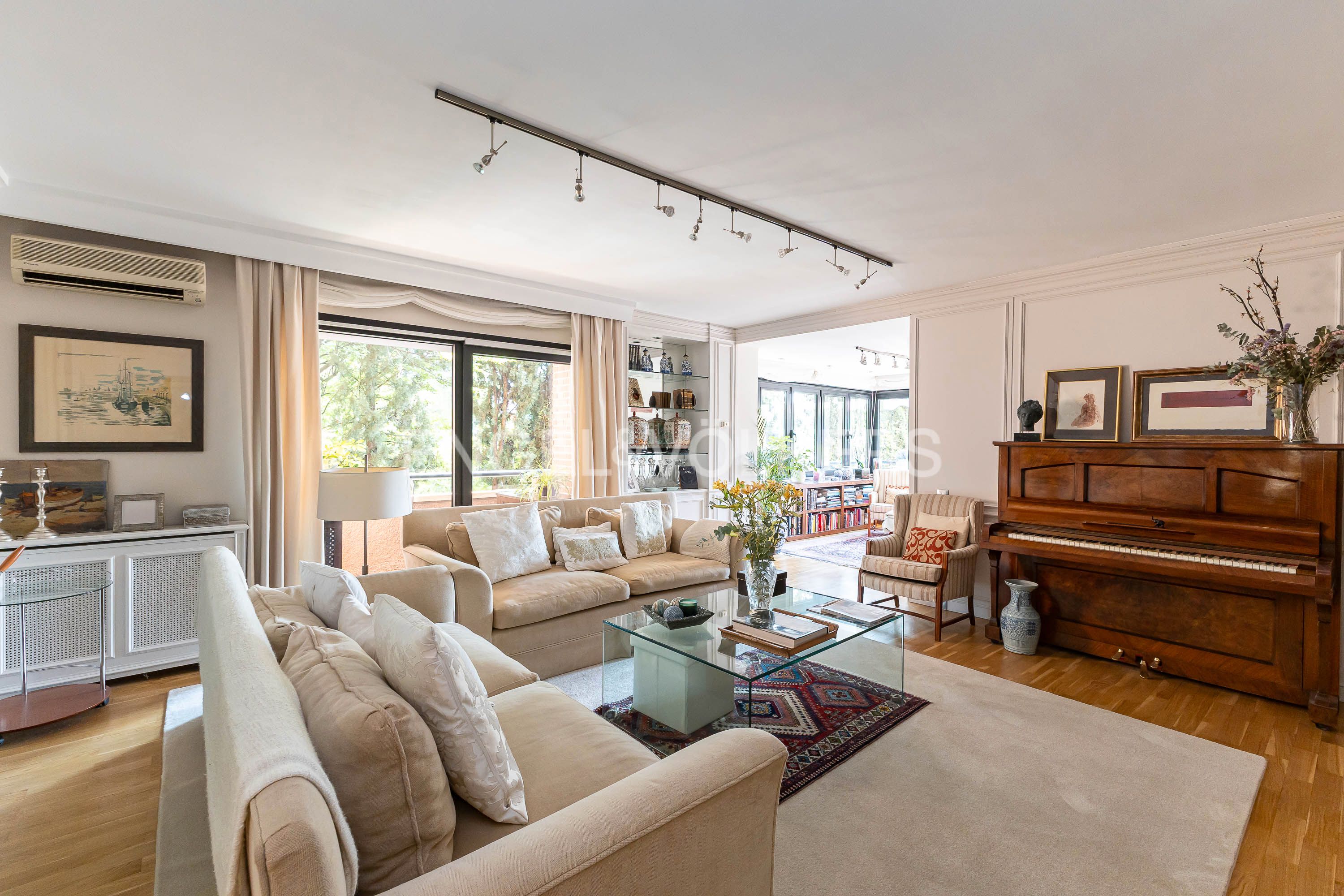 Living room of Apartment for sale in  Madrid Capital  with Air Conditioner, Heating and Terrace