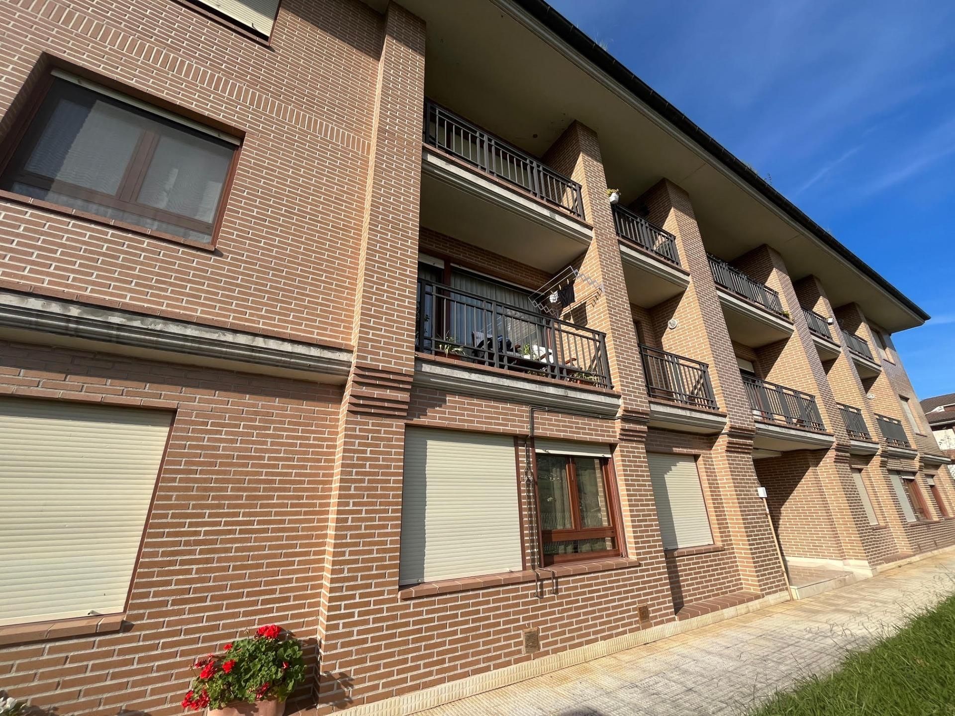 Vista exterior de Pis de lloguer en Ampuero amb Calefacció i Terrassa