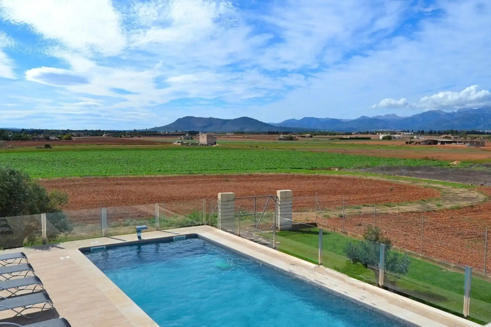 Piscina de Finca rústica de lloguer en Muro amb Aire condicionat, Calefacció i Jardí privat
