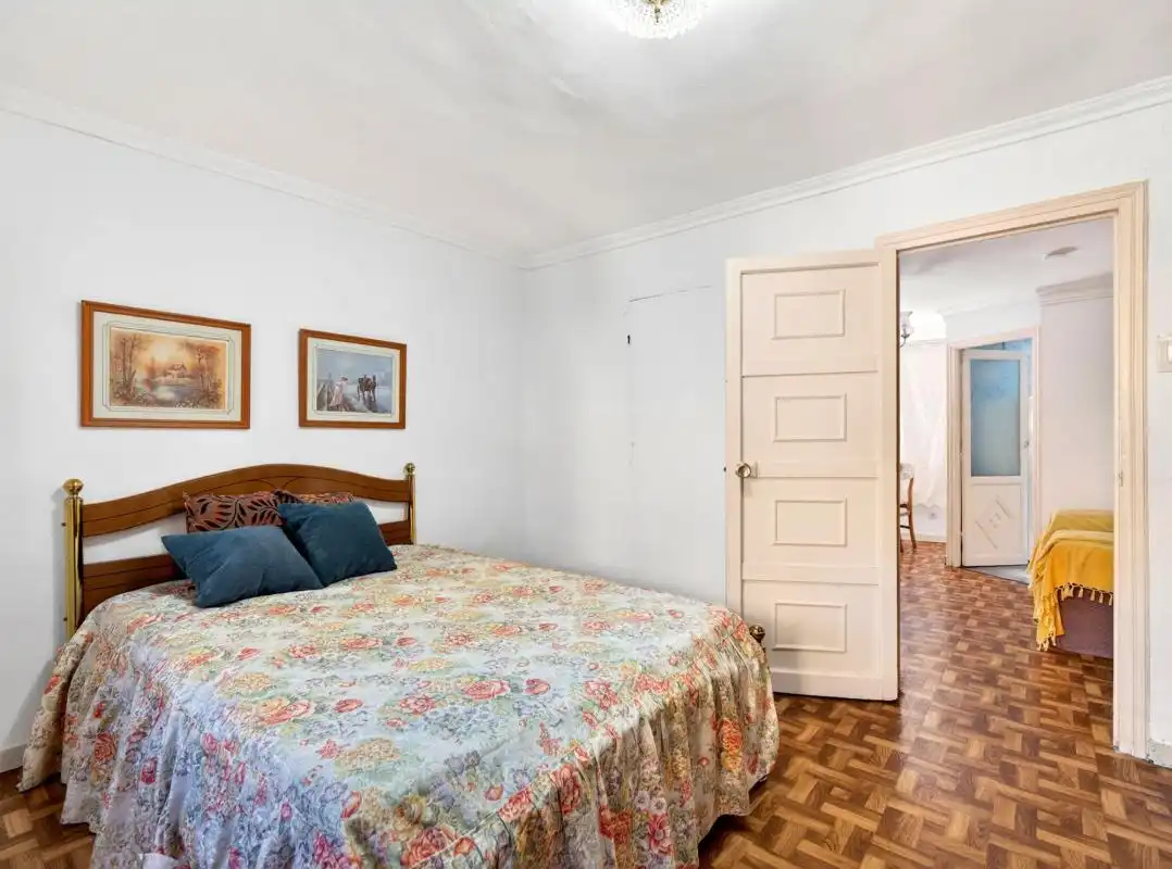 Habitación de Planta baja en venta en Madrid con Calefacción