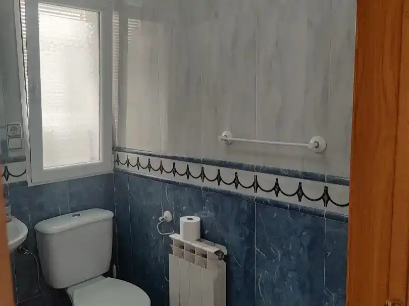 Baño de Ático de alquiler en  Granada Capital con Aire acondicionado y Balcón