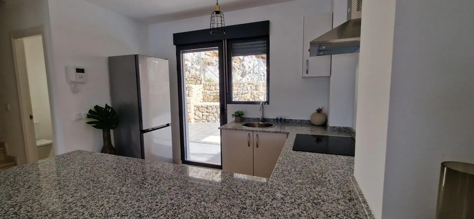 Küche von Einfamilien-Reihenhaus zum Verkauf in Cullera mit Klimaanlage, Privatgarten und Terrasse