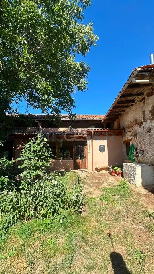 Vista exterior de Finca rústica en venda en Chozas de Abajo amb Calefacció, Jardí privat i Moblat
