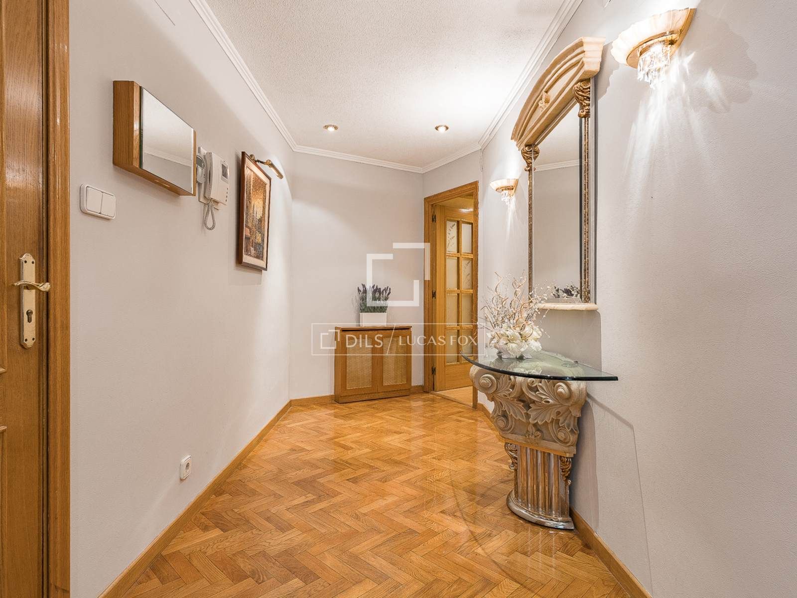 Wohnung zum Verkauf in  Barcelona Capital mit Klimaanlage, Heizung und Privatgarten