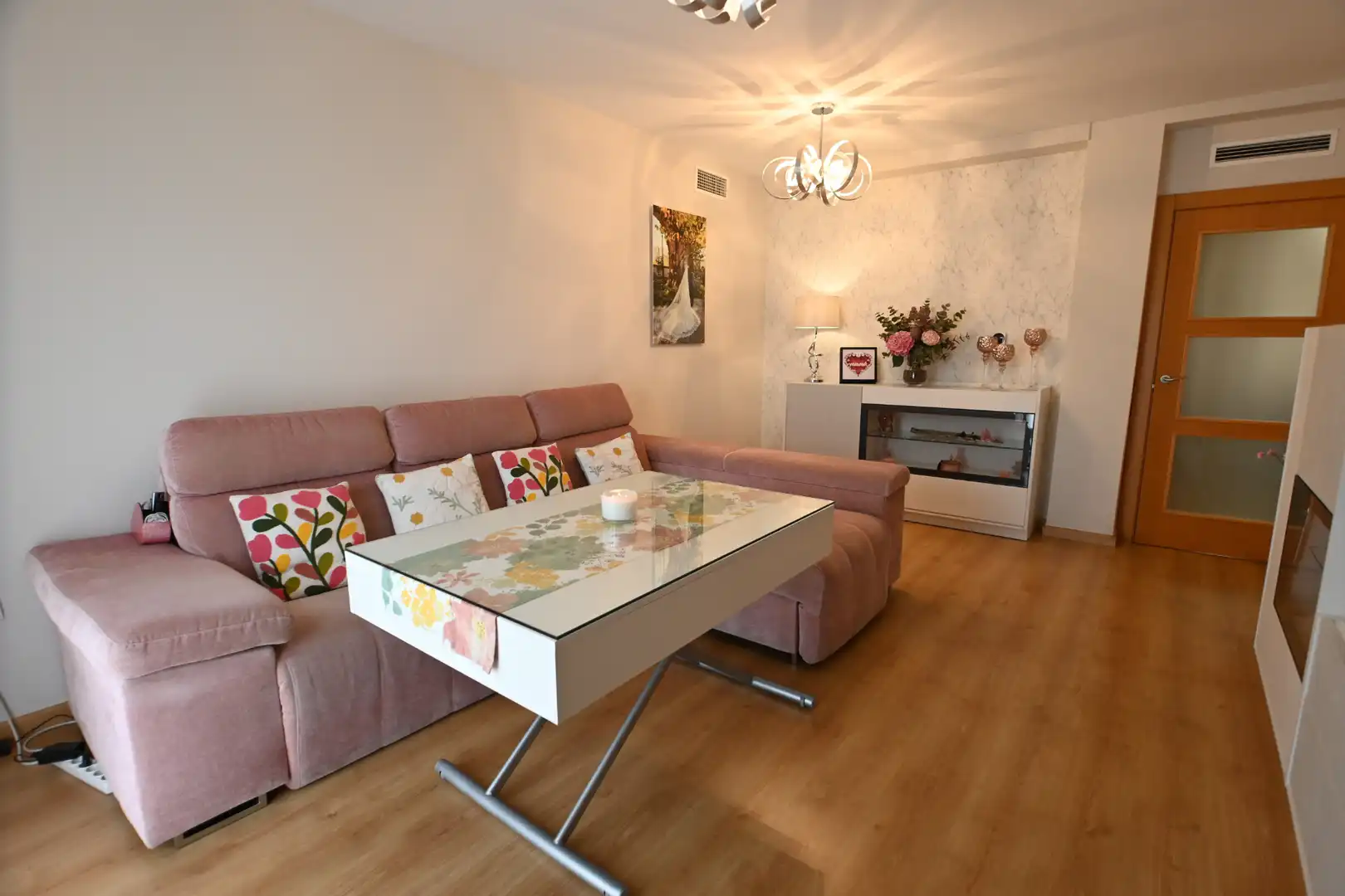 Living room of Flat for sale in La Zubia  with Air Conditioner, Storage room and Balcony