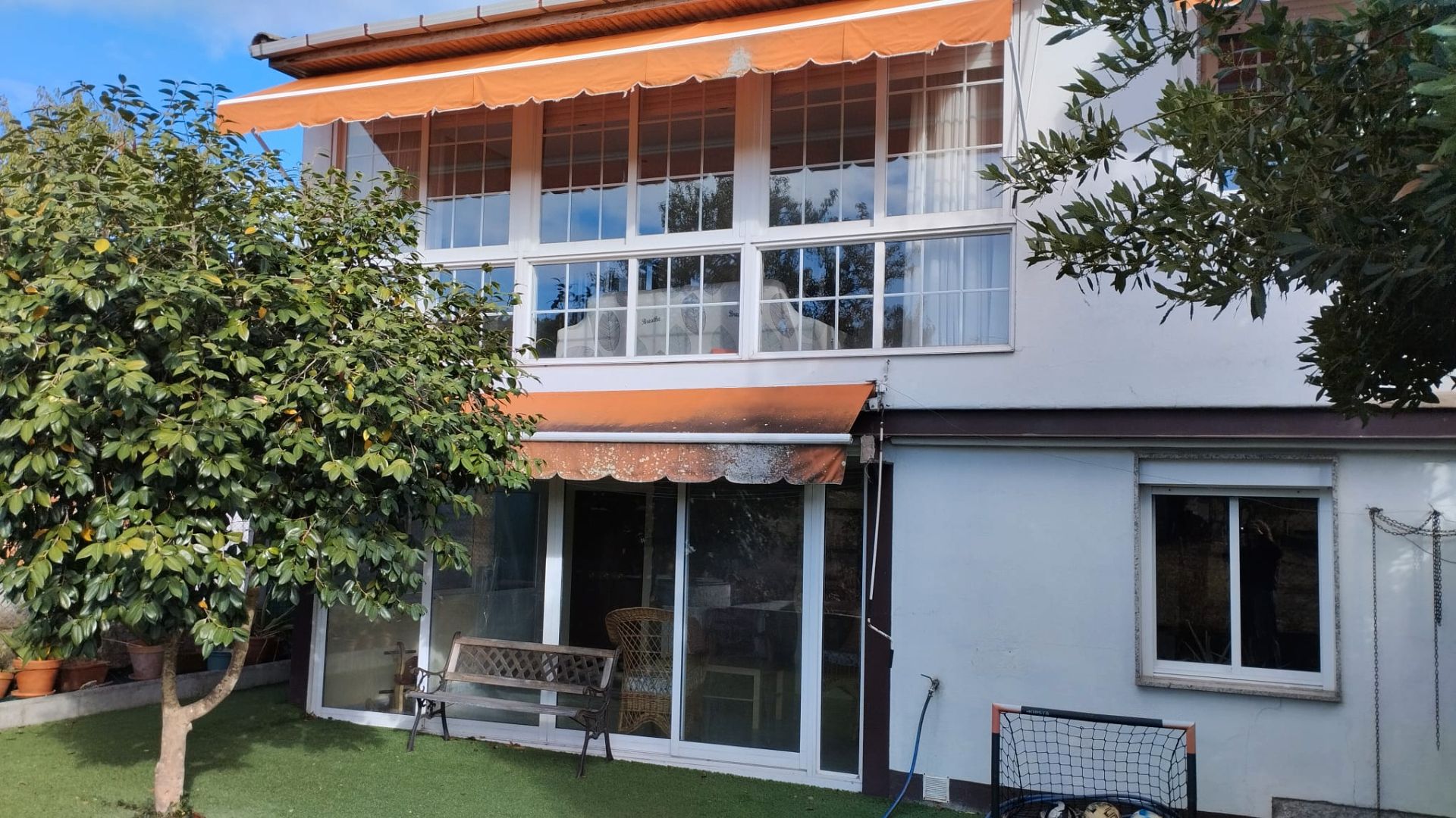 Vista exterior de Casa o xalet de lloguer en Ourense Capital  amb Calefacció i Moblat