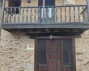 Vista exterior de Casa o xalet en venda en Torre del Bierzo amb Balcó