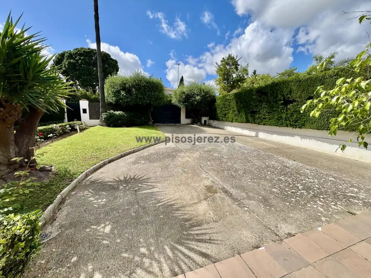 Exterior view of Houses for sale in Jerez de la Frontera