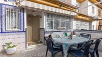 Vista exterior de Casa adosada en venda en Iznalloz amb Aire condicionat, Terrassa i Balcó