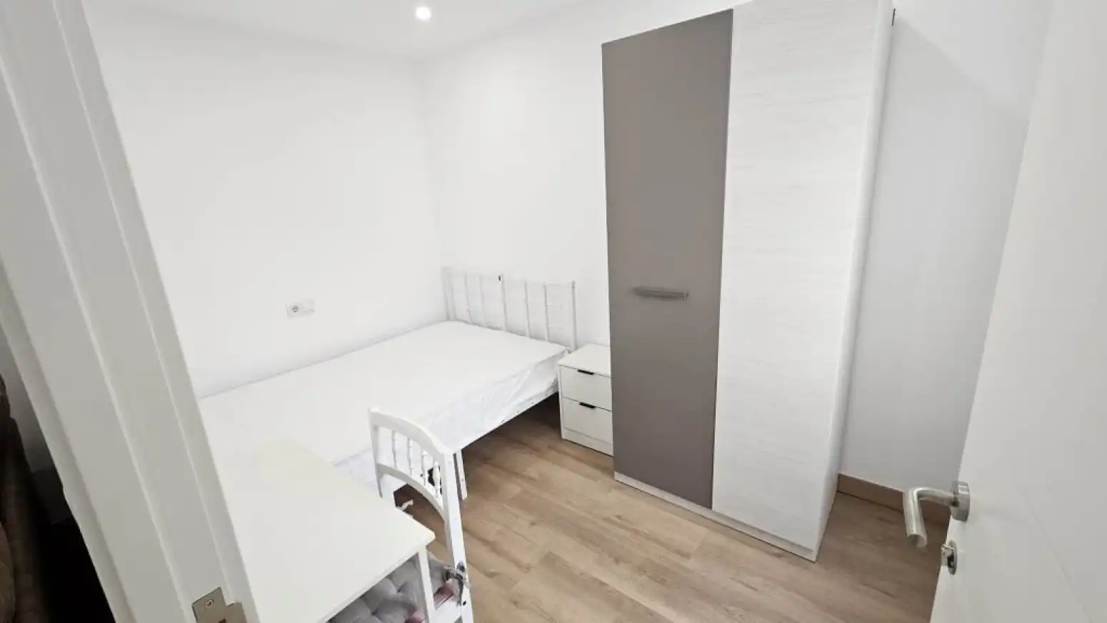 Schlafzimmer von Wohnung zur Miete in Salamanca mit Heizung, Möbliert und Balkon